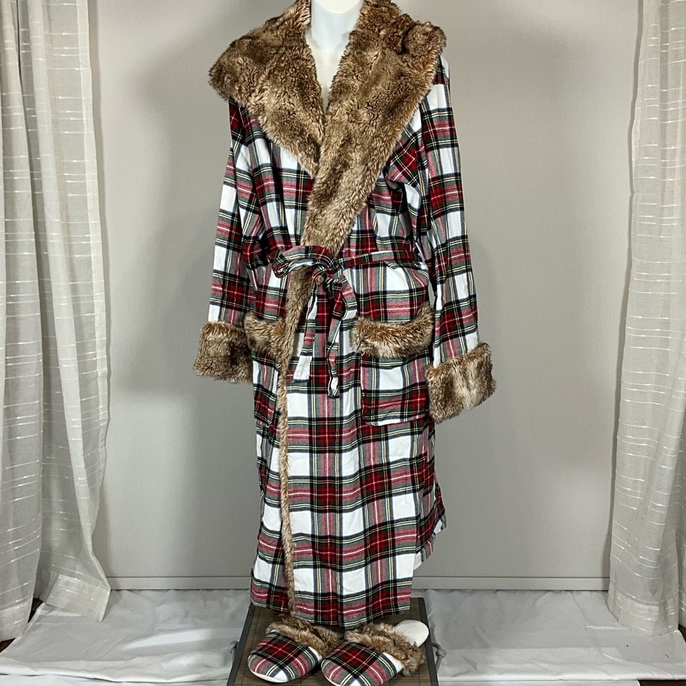 Pottery Barn Robe Size Large Plaid with Faux Fur Trim and Slippers